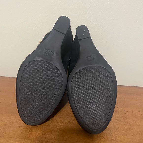 Women’s microsuede ankle wedges, size 7 - Picture 4 of 5